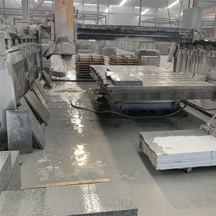 别墅外墙翻新,干挂石材让立面更出彩(图2) 别墅外墙翻新,干挂石材让立面更出彩(图2)